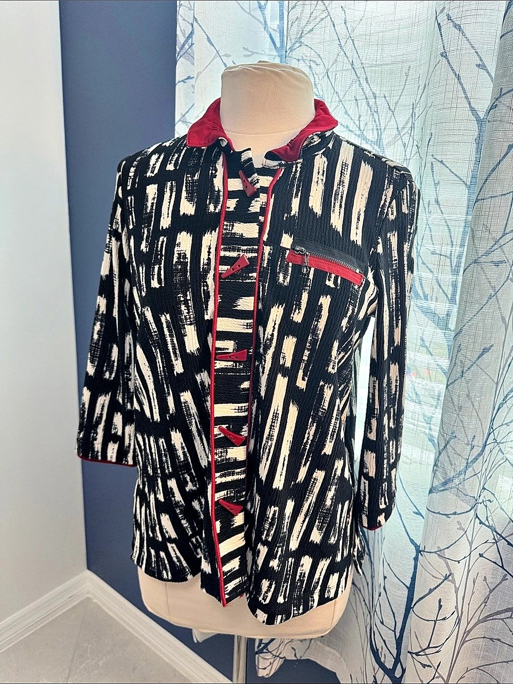 ali miles Abstract Blouse in Black & Red Size PS Like New